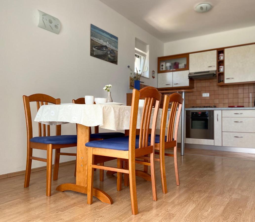 Apartments Pijaza Banjol エクステリア 写真